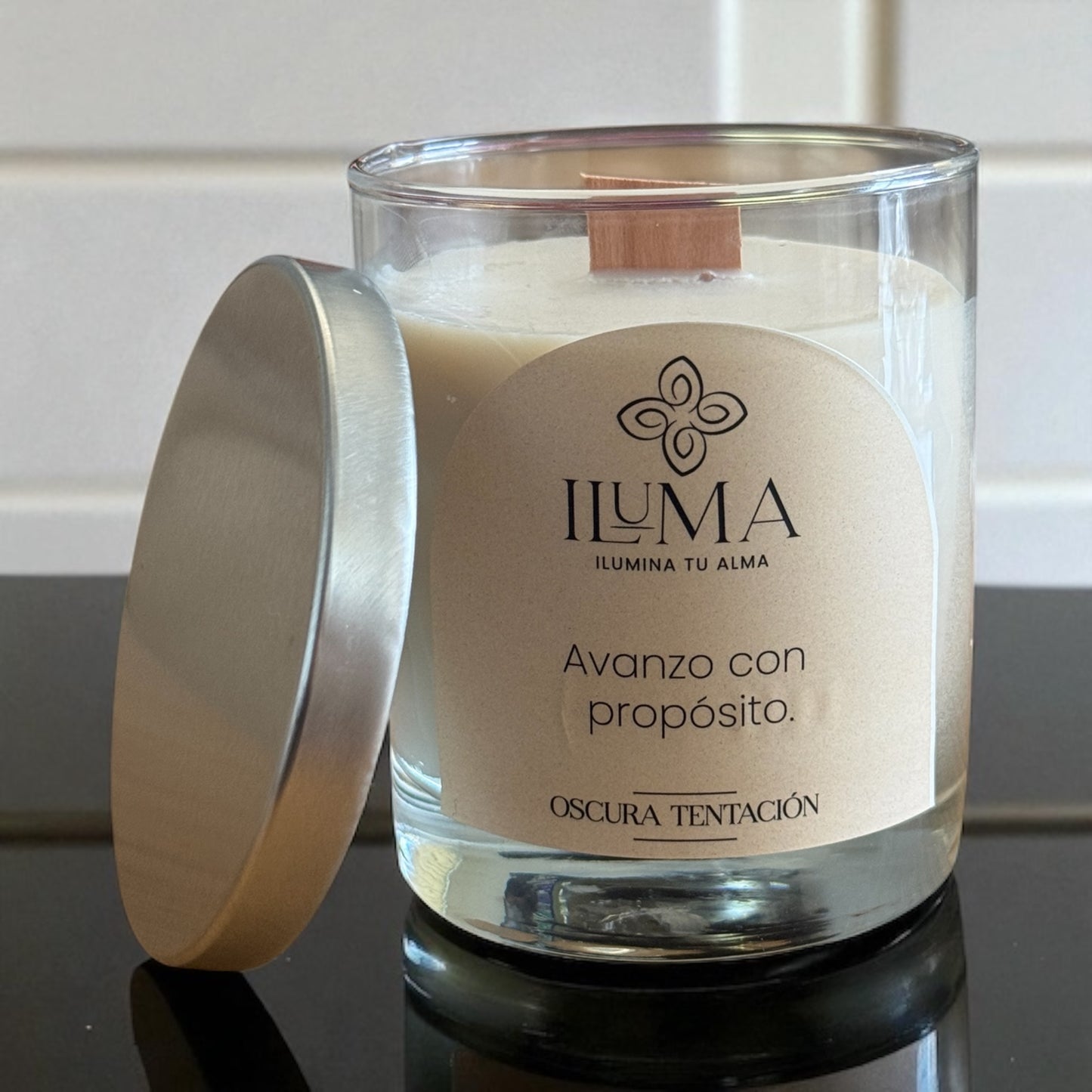 Vela con esencia de OSCURA TENTACION.
