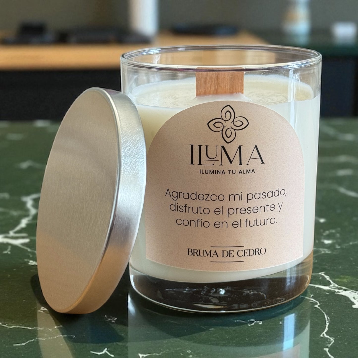 Vela con esencia de BRUMA DE CEDRO